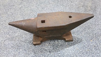 Lot 739 - BLACKSMITH/FARRIER ANVIL