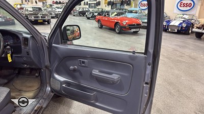 Lot 498 - 2001 TOYOTA HILUX 2.4D 2WD