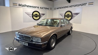Lot 32 - 1990 DAIMLER 4.0 AUTO