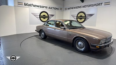 Lot 32 - 1990 DAIMLER 4.0 AUTO
