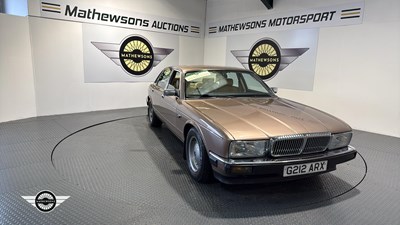 Lot 32 - 1990 DAIMLER 4.0 AUTO