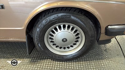 Lot 32 - 1990 DAIMLER 4.0 AUTO