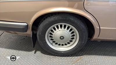 Lot 32 - 1990 DAIMLER 4.0 AUTO