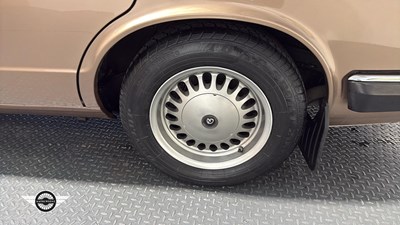 Lot 32 - 1990 DAIMLER 4.0 AUTO