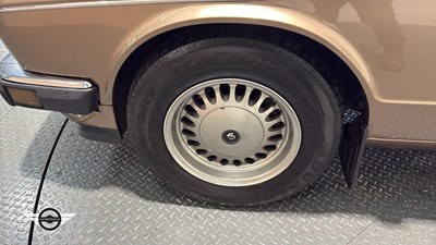 Lot 32 - 1990 DAIMLER 4.0 AUTO