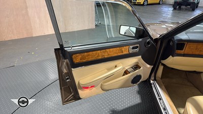 Lot 32 - 1990 DAIMLER 4.0 AUTO