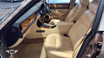 Lot 32 - 1990 DAIMLER 4.0 AUTO