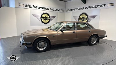 Lot 32 - 1990 DAIMLER 4.0 AUTO