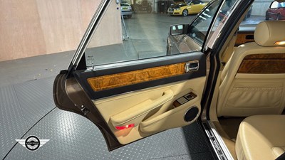 Lot 32 - 1990 DAIMLER 4.0 AUTO