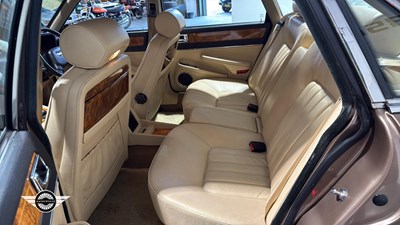 Lot 32 - 1990 DAIMLER 4.0 AUTO