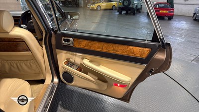 Lot 32 - 1990 DAIMLER 4.0 AUTO