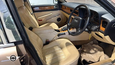 Lot 32 - 1990 DAIMLER 4.0 AUTO