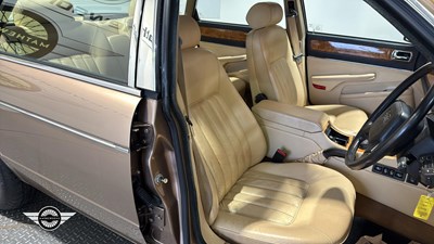 Lot 32 - 1990 DAIMLER 4.0 AUTO