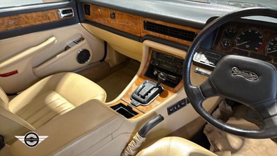 Lot 32 - 1990 DAIMLER 4.0 AUTO