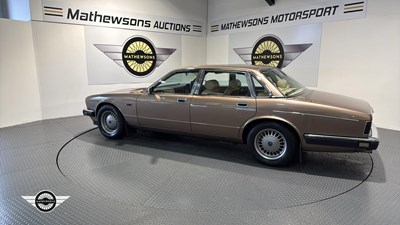 Lot 32 - 1990 DAIMLER 4.0 AUTO