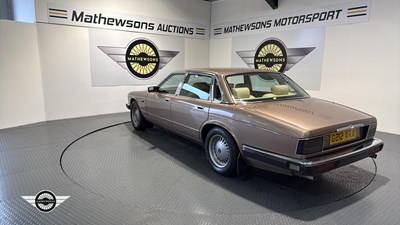 Lot 32 - 1990 DAIMLER 4.0 AUTO