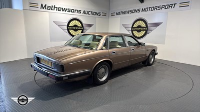 Lot 32 - 1990 DAIMLER 4.0 AUTO