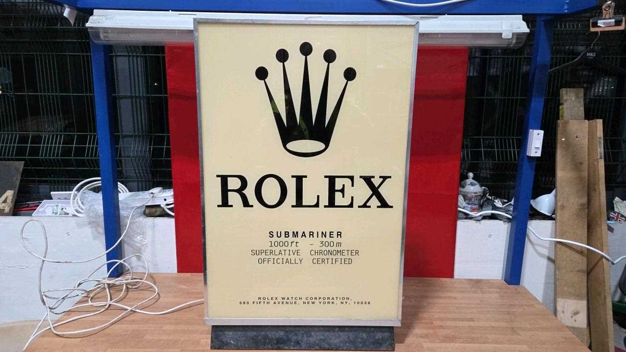 Lot 55 - OLD STYLE REPRO ROLEX SUBMARINER LIGHT UP SIGN 33" X 21"