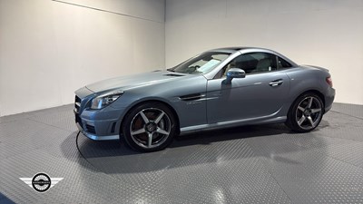 Lot 74 - 2013 MERCEDES-BENZ SLK55 AMG AUTO