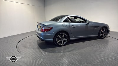 Lot 74 - 2013 MERCEDES-BENZ SLK55 AMG AUTO