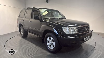 Lot 34 - 2001 TOYOTA LAND CRUISER AMAZON V8