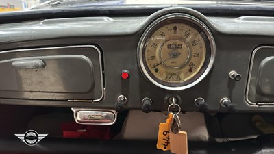 Lot 860 - 1961 MORRIS MINOR 1000