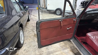 Lot 860 - 1961 MORRIS MINOR 1000