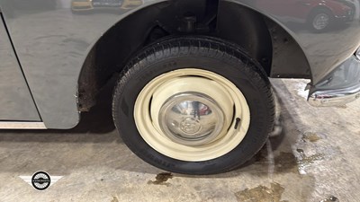 Lot 860 - 1961 MORRIS MINOR 1000