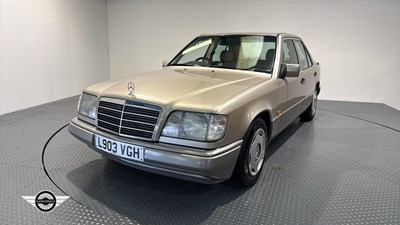 Lot 200 - 1994 MERCEDES E280 AUTO