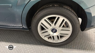 Lot 262 - 2005 FORD FOCUS GHIA