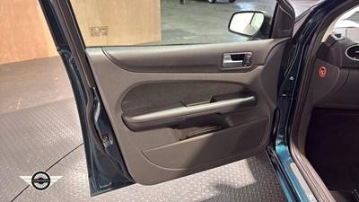 Lot 262 - 2005 FORD FOCUS GHIA