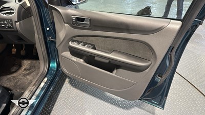 Lot 262 - 2005 FORD FOCUS GHIA