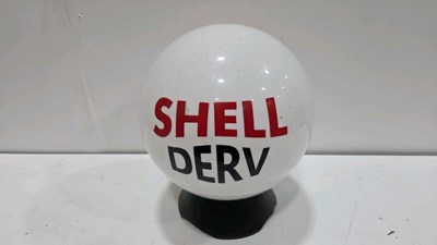 Lot 633 - PLASTIC SHELL DERV GLOBE