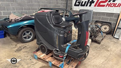 Lot 763 - VIPER RIDE ON SCRUBBER INDUSTRIAL CLEANER