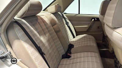 Lot 444 - 1991 MERCEDES 190E AUTO