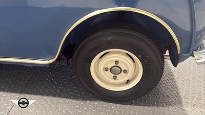 Lot 438 - 1966 AUSTIN MINI DE LUX