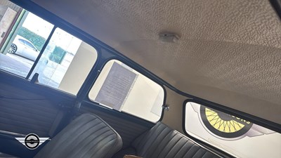 Lot 438 - 1966 AUSTIN MINI DE LUX