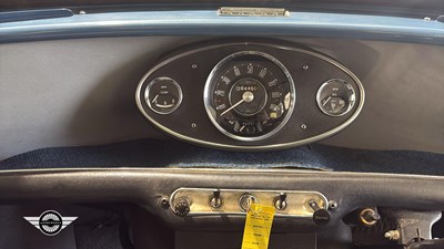 Lot 438 - 1966 AUSTIN MINI DE LUX