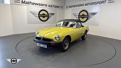 Lot 594 - 1975 MG B