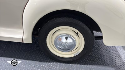 Lot 670 - 1966 MORRIS MINOR 1000