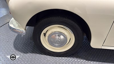 Lot 670 - 1966 MORRIS MINOR 1000