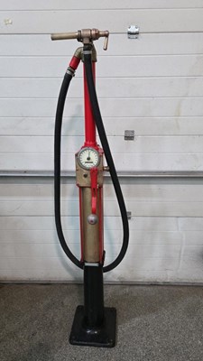 Lot 607 - AVERY- HARDOLL CH1 VINTAGE , 0920'S CRANKED FORECOURT PETROL PUMP