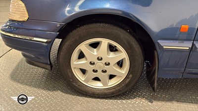 Lot 36 - 1993 FORD GRANADA GHIA I AUTO