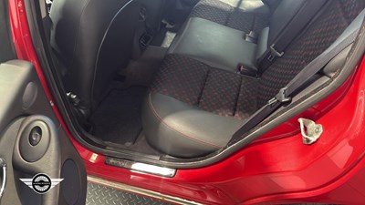 Lot 756 - 2002 MG ZT+ 190 2.5 V6