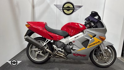Lot 880 - 2000 HONDA VFR 800 ANIV