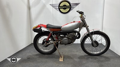 Lot 136 - 1976 SUZUKI 250 SILVER CASE