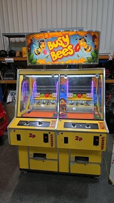 Lot 843 - BUSY BEES 2P SLOT / PUSHER ARCADE MACHINE IN WORKING ORDER