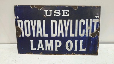Lot 729 - USE ROYAL DAYLIGHT LAMP OIL REPRO ENAMEL SIGN 20" X 12"