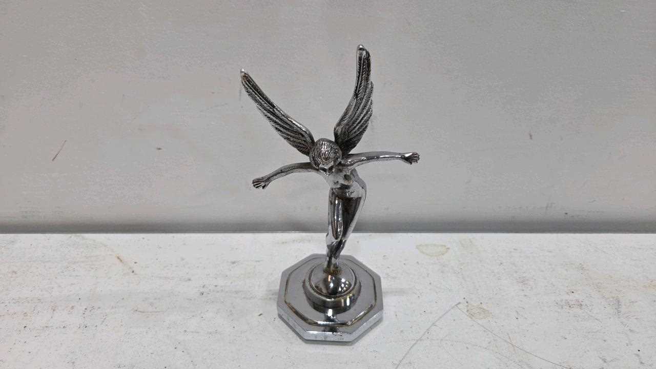 Lot 9 - WINGED FEMALE RADIATOR CAP 7" TALL