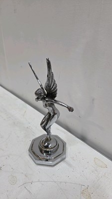 Lot 9 - WINGED FEMALE RADIATOR CAP 7" TALL